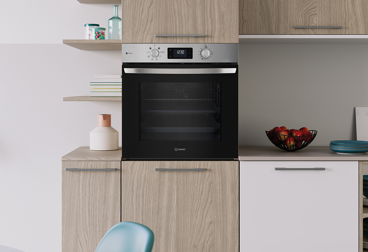 Απεικονίζεται ο φούρνος εγκατεστημένος σε κουζίνα.